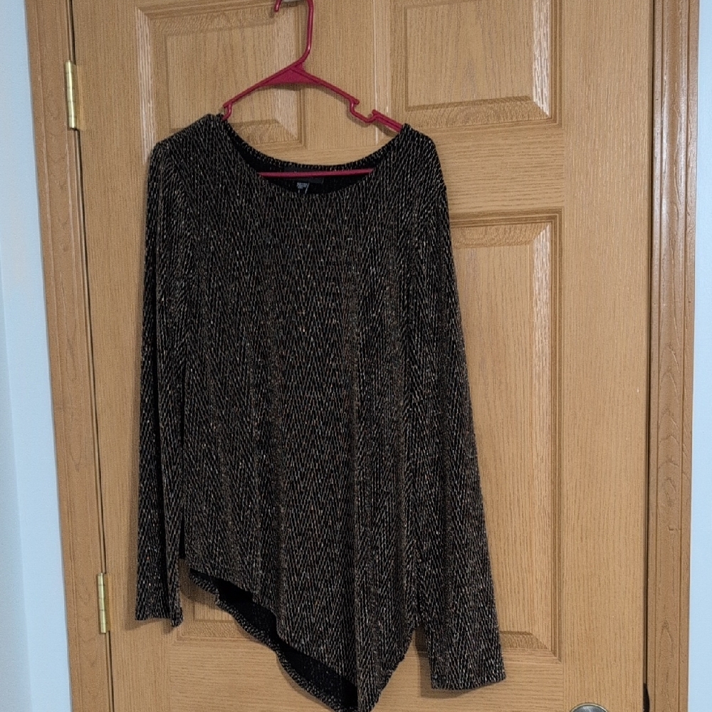 Karen Kane Black and Gold Metallic Knit Top
